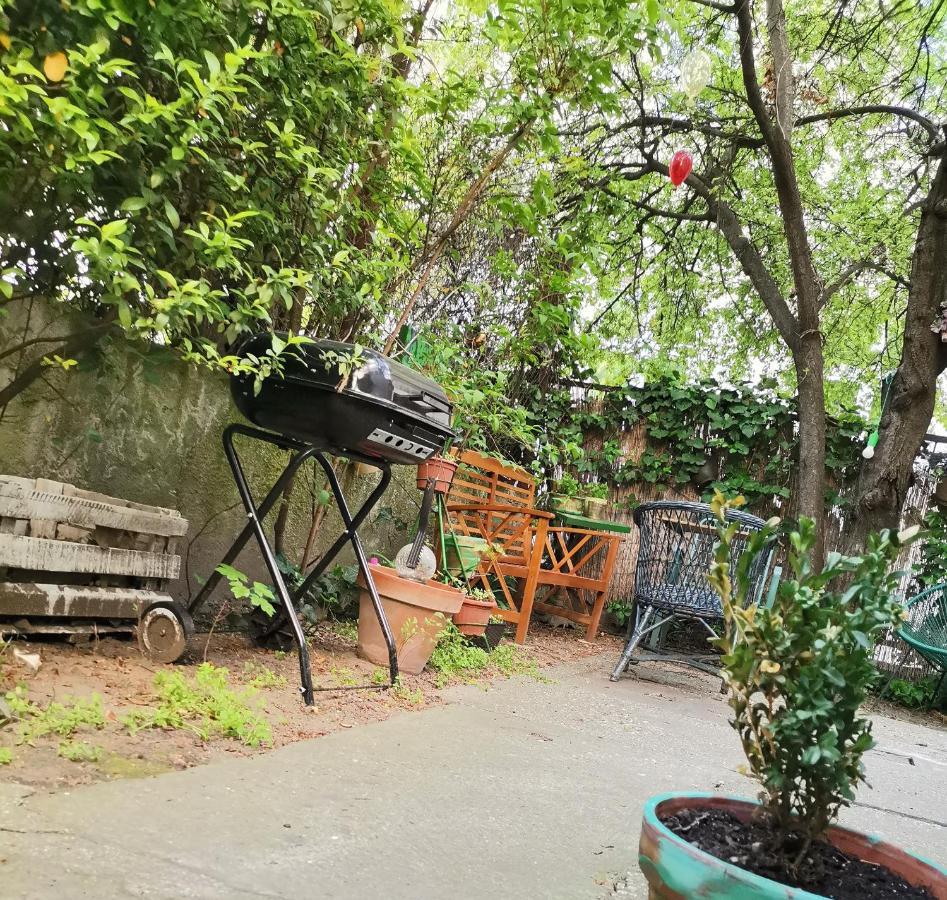 Flat In Historic Villa With Your Own Private Garden, Near City Park Budapest Ngoại thất bức ảnh
