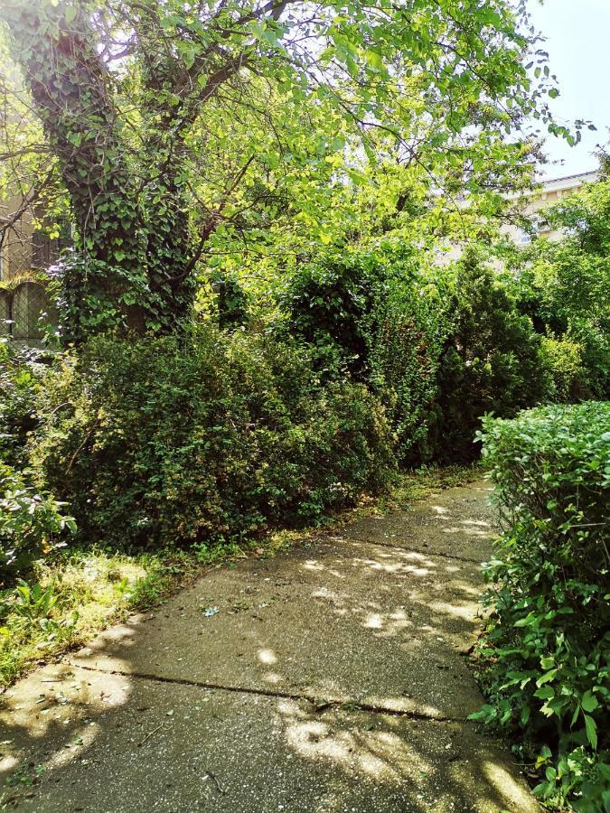 Flat In Historic Villa With Your Own Private Garden, Near City Park Budapest Ngoại thất bức ảnh